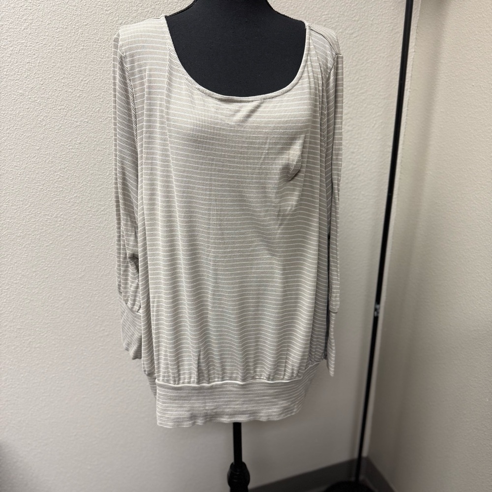 Lane Bryant Striped Cream & Beige Women's Top. Size 26/28